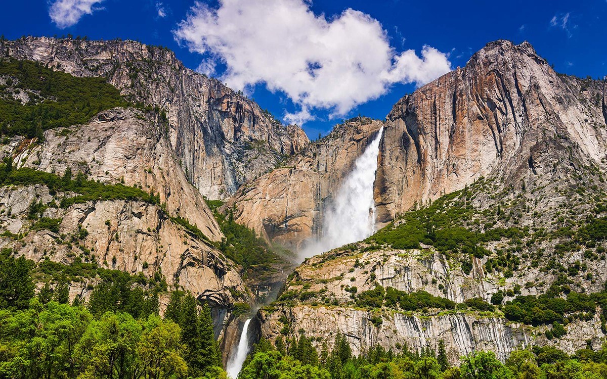 Yosemite Falls, Yosemite National Park, California USA